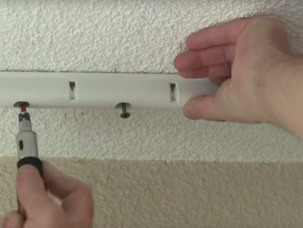 Закрепване на планките на кронштейните