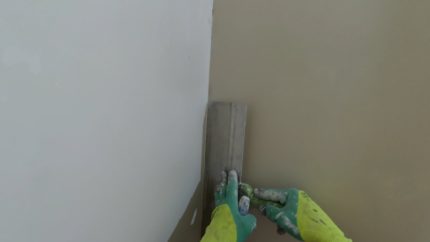 Изравняване на стената в банята Изравняване на стената в банята